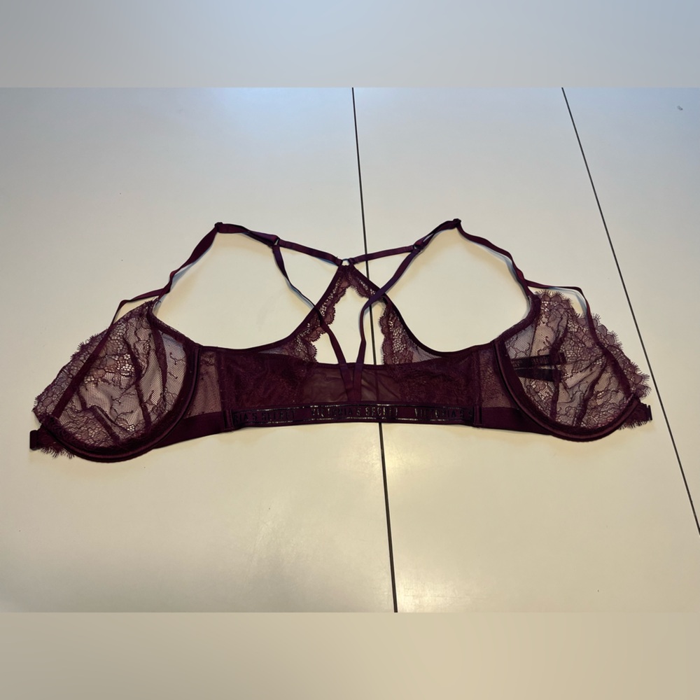Victoria’s Secret 32DD burgundy red lacy sexy front clasp push up bra